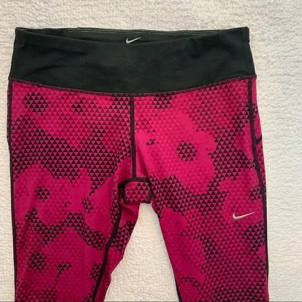 Nike Dry-Fit Running Athletic Crop Pants Pink & Black Dot Cano Women’s Small (S)